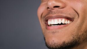 10 méthodes naturelles pour des dents et des gencives en bonne santé