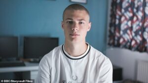 Patrick Mead, 18 ans, de Frome, Somerset, avait 17 ans lorsque sa mère a fait la découverte déchirante que son frère Lauren était décédé dans son sommeil après avoir subi un arrêt cardiaque inexpliqué en octobre 2019.