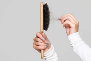 Pourquoi nettoyer la brosse à cheveux ? Conseils pour l...