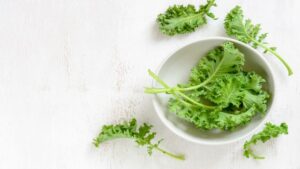 Ne mangez pas du kale, ce superaliment sans faire ceci auparavant !