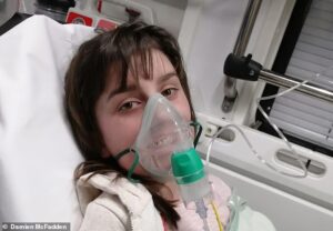 Emelia, 13 ans, qui souffre également d'asthme, a eu une réaction grave plus tôt cette année à une bombe de bain contenant des protéines de lait