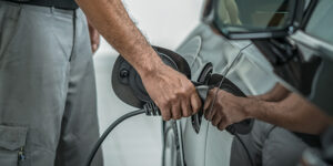 Peut-on se passer d’une borne de recharge pour sa voiture électrique ?