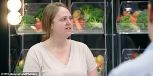 Emma, ​​34 ans, de Harrogate, n'avait pas mangé de légume depuis 30 ans en raison de sa peur paralysante des nouveaux aliments, mais a été forcée de changer ses habitudes alimentaires après avoir été avertie de sa santé future.
