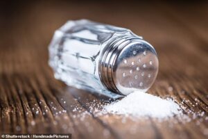 Nous entendons tellement parler de la nécessité de réduire notre consommation de sel pour éviter l'hypertension artérielle mais, en fait, nous avons tous besoin de sel sous forme de sodium car il est utilisé par le corps pour une fonction musculaire et nerveuse saine.