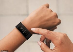 Le Fitbit Charge 4 Advanced Fitness Tracker avec GPS est maintenant à 50 £ de réduction sur Amazon - c'est le prix le plus bas qu'il ait jamais été sur le méga-site