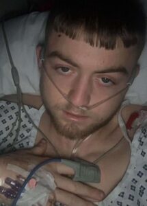 Ben Thompson, qui a supplié les médecins de lui couper la jambe après s'être cassé le tibia dans un accident de traîneau, a commencé à marcher – malgré les médecins disant qu'il ne pourrait plus jamais