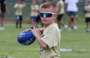 Decker Sharp (photo), 7 ans, de Nashville, Tennessee, souffre d'une maladie cardiaque congénitale qui a nécessité deux interventions chirurgicales avant d'avoir cinq ans