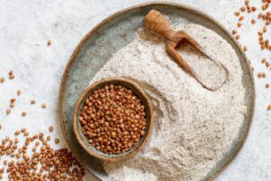 Une farine complètement différente : particularités et limites de la farine de sarrasin