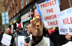 Des zones tampons interdisant les manifestations devant toutes les cliniques d'avortement pourraient être introduites plus tard cette année, espèrent les militants (photo d'archives)