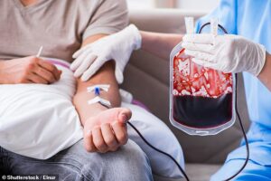L'approvisionnement en sang a chuté à des niveaux record la semaine dernière, ce qui a incité le NHS en Angleterre à émettre sa première alerte orange
