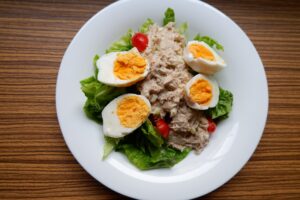 Salade de thon Keto aux œufs durs