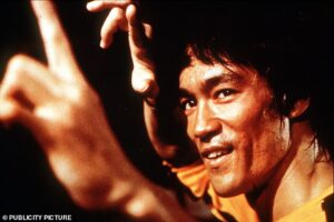 Selon une nouvelle étude, la mort mystérieuse de la star de cinéma et artiste martial Bruce Lee pourrait être due à une consommation excessive d'eau