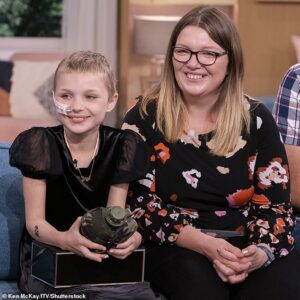 Sophie, dix ans, de Stubbington, Hampshire, est décédée d'une forme rare de cancer des tissus en 2021. Répondant à sa liste de souhaits pour les autres, le NHS a entrepris un examen de la thérapie par le jeu, de l'alimentation et du soutien aux enfants et aux familles dans les hôpitaux.